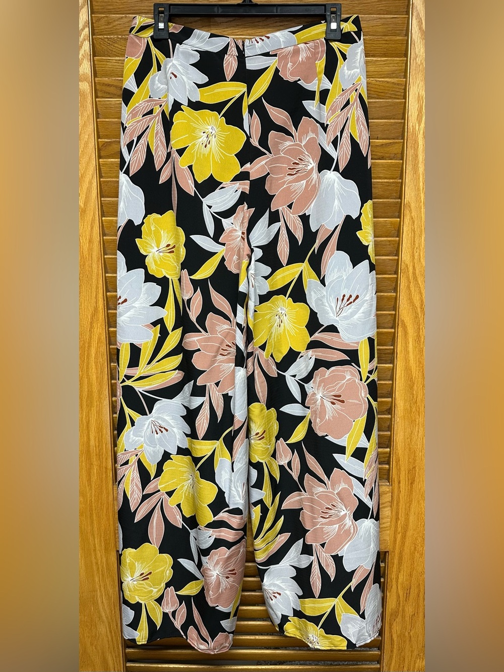 Lulu's Wrap pants with Yellow, White & Blush Floral Print - Picture 2 of 6